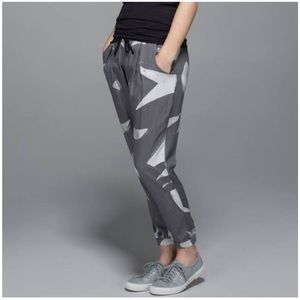 Lululemon city jogger (RARE)